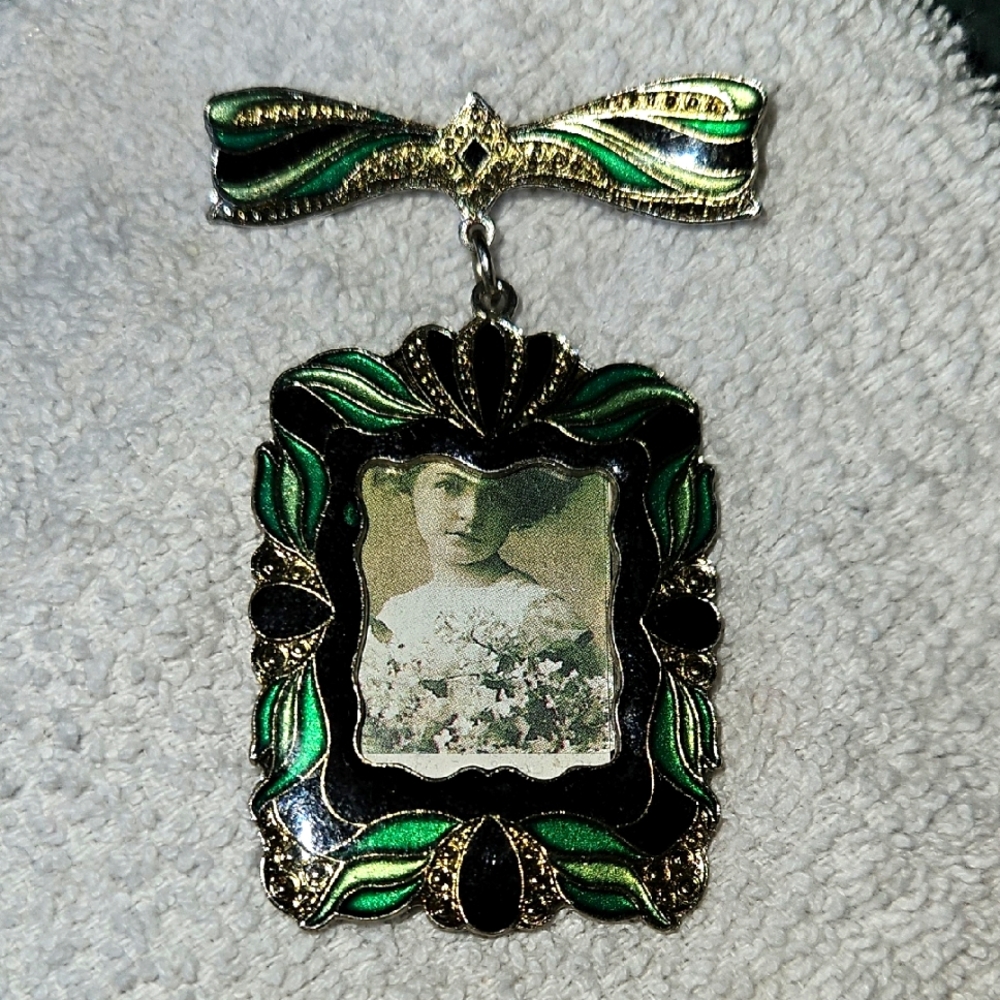Vintage Green and Black Brooch